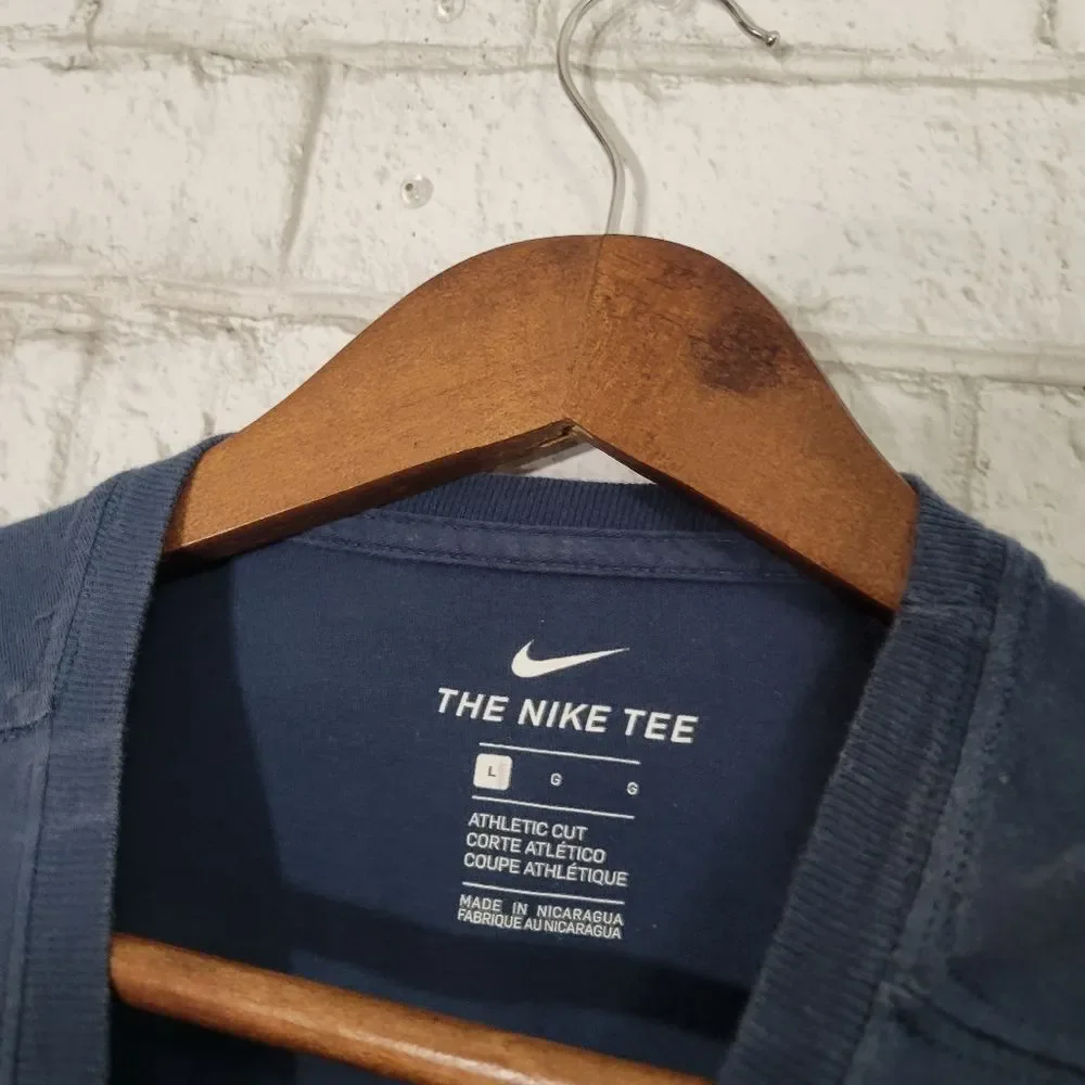 NIKE short sleeve graphic tee
